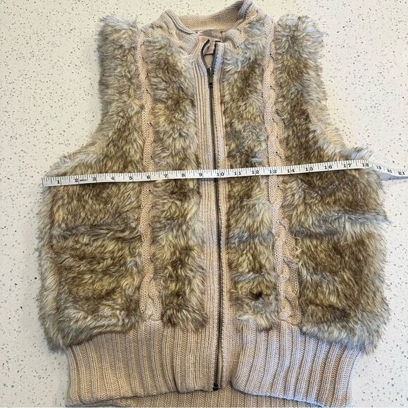 Y2K Faux Fur Vest - Picture 4 of 5